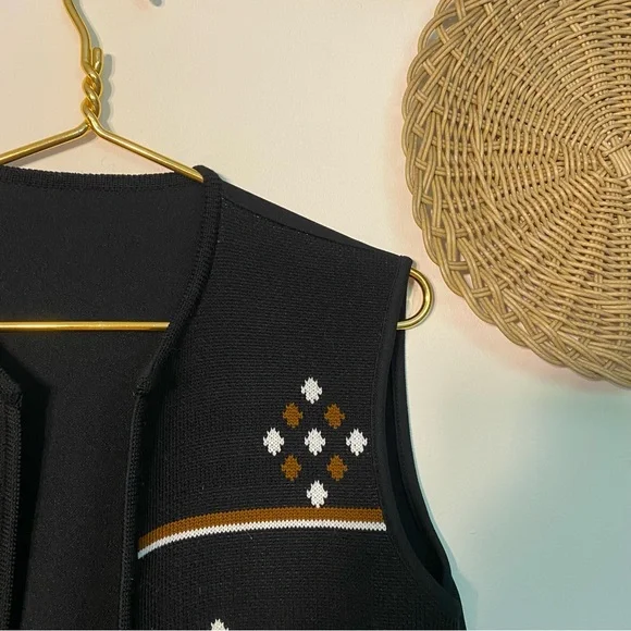 Southwestern Boho Knit Vest - Picture 4 of 5